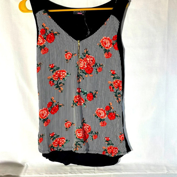 Discreet Women’s blouse NWT sleeveless.            Size L - Picture 1 of 4